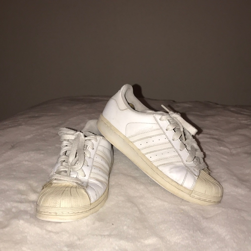 adidas superstars⭐️⭐️